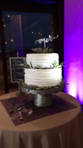 wedding cake picture with spotlight