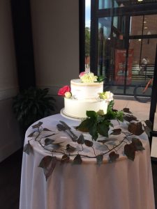 picture of slc wedding cake with lights on it